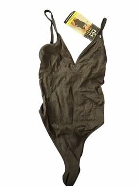 Maidenform Women’s Basically Sexy Smoothing Seamless Bodysuit Black NWT